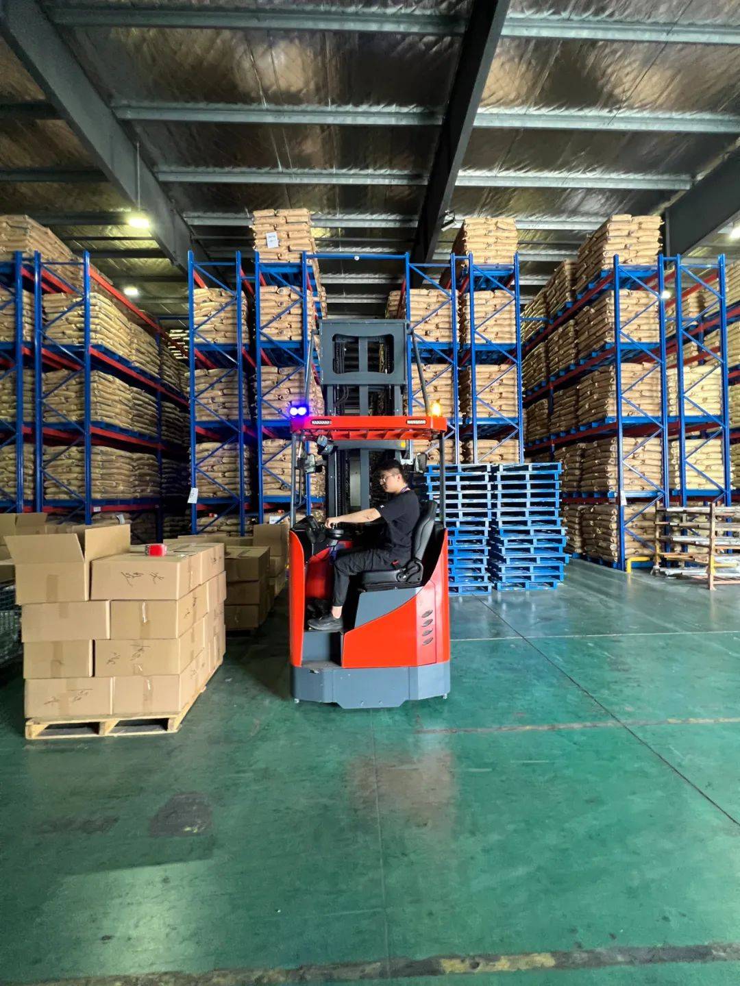 探索MiMA窄巷道密集仓储系列产品 高密度仓储的革新技术